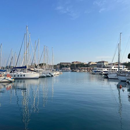 Attico In Piazza Matteotti Appartement Desenzano del Garda Buitenkant foto