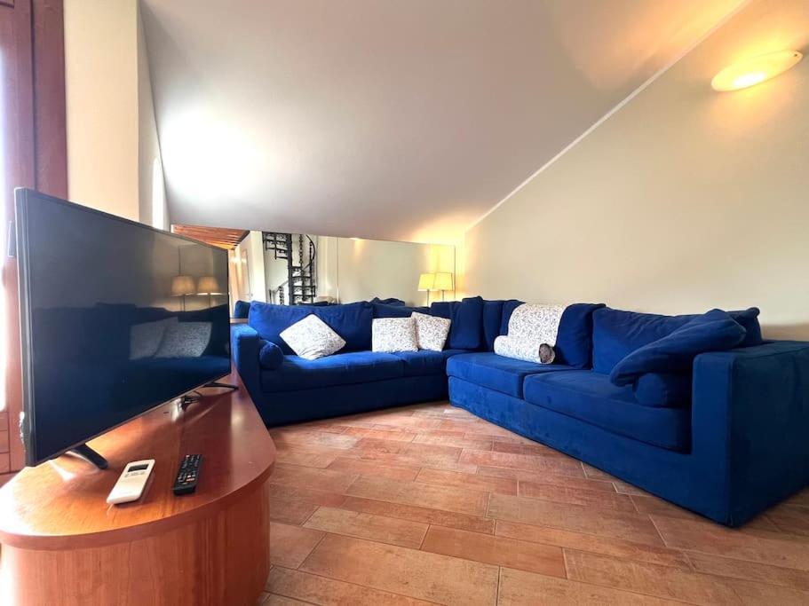 Attico In Piazza Matteotti Appartement Desenzano del Garda Buitenkant foto
