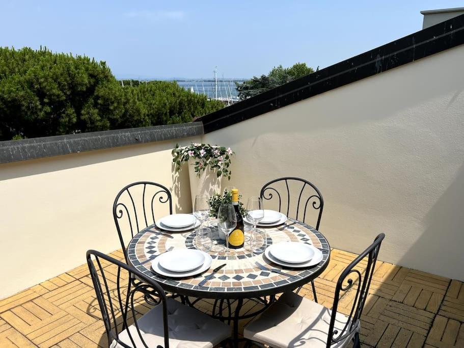 Attico In Piazza Matteotti Appartement Desenzano del Garda Buitenkant foto
