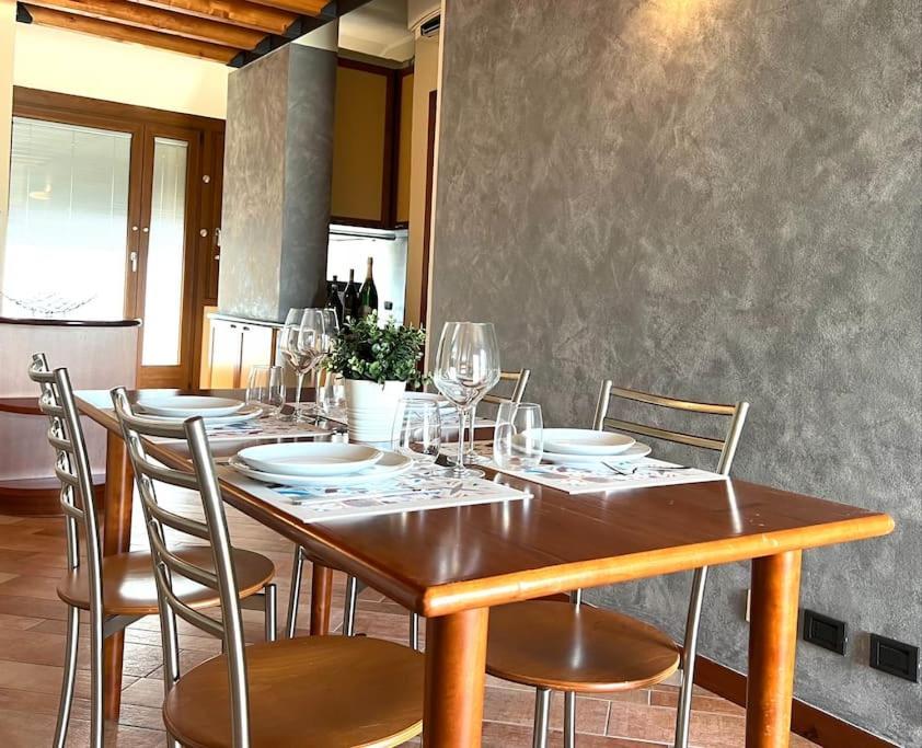 Attico In Piazza Matteotti Appartement Desenzano del Garda Buitenkant foto