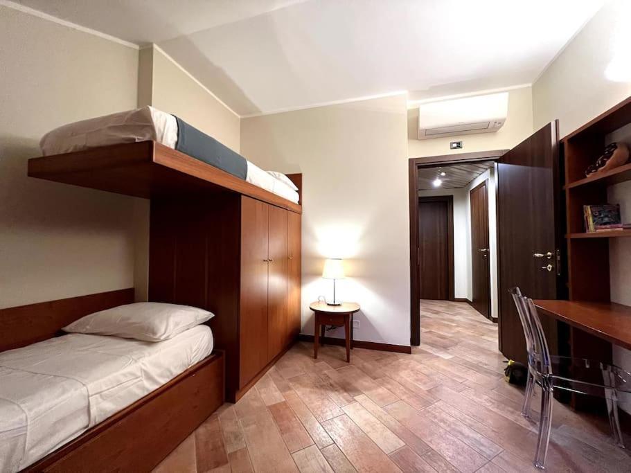 Attico In Piazza Matteotti Appartement Desenzano del Garda Buitenkant foto