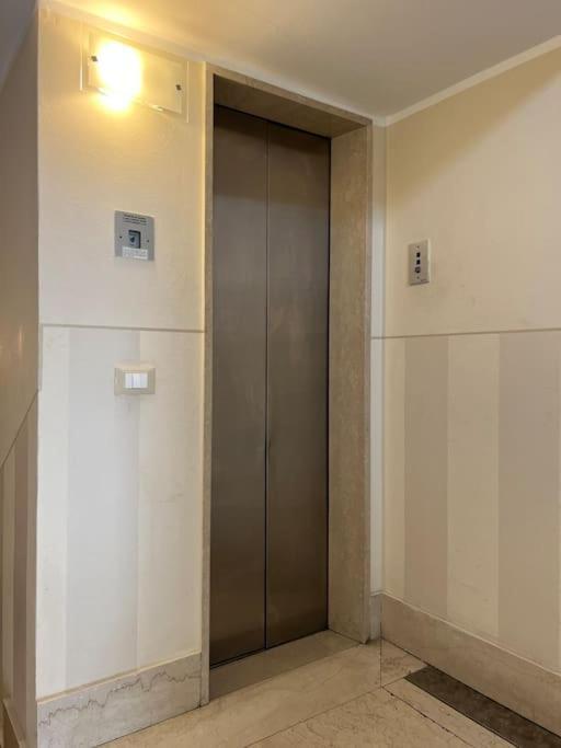 Attico In Piazza Matteotti Appartement Desenzano del Garda Buitenkant foto