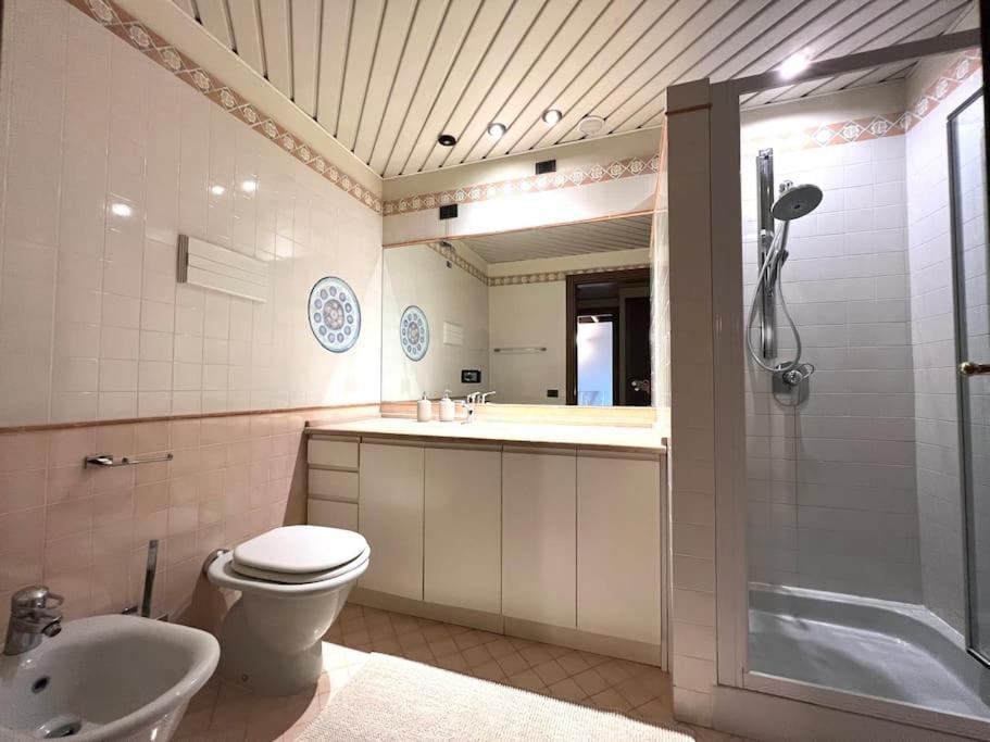 Attico In Piazza Matteotti Appartement Desenzano del Garda Buitenkant foto