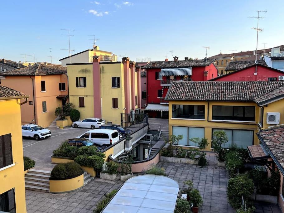 Attico In Piazza Matteotti Appartement Desenzano del Garda Buitenkant foto